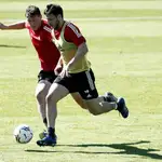Jonathan Calleri y Jorge Herrando en un entrenamiento con Osasuna.