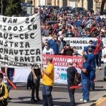 Un millar de personas ha participado este miércoles en una manifestación que ha recorrido las calles de Puerto Real (Cádiz) en defensa del mantenimiento de la factoría que Airbus tiene en esta localidad