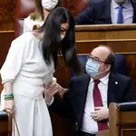 El ministro de Política Territorial y Función Pública, Miquel Iceta y la diputada de Vox Macarena Olona en el Congreso
