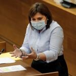La Portavoz del grupo popular y presidenta del PP-CV, Isabel Bonig, interviene en una sesión de control en Les Corts Valencianes.