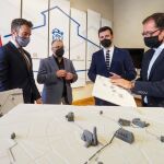 El alcalde de Medina de Rioseco, David Esteban; el rector de la UEMC, David García; y el delegado territorial de la ONCE, Ismael Pérez, presentan el proyecto