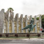 El monumento de la disputa, obra de obra de Juan de Ávalos, situado desde 1966 en la avenida de Anaga de Santa Cruz de Tenerife