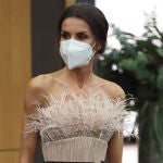 La reina Letizia posa para los fotógrafos este jueves en el interior de la Casa de la Vall, la antigua sede del Parlamento en Andorra la Vella.