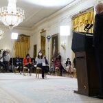 La corresponsal de la CNN Kaitlan Collins pregunta a Joe Biden