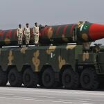 El misil Shaheen-III missile, con capacidad nuclear, en un destilo en Pakistán