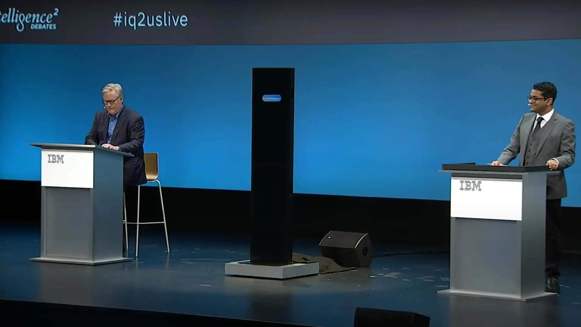 Debate en vivo contra una versión anterior de Project Debater. El evento tuvo lugar en 2019 y hay que entender que en él se entremezclaba la demostración con un claro fin promocional.