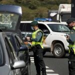 Control de tráfico interprovincial de la Guardia civil en el km 768 de la A66 sentido Sevilla