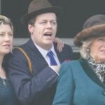 Alice Procope, a la izquierda, junto a su novio Tom, hijo de Camilla Parker Bowles
