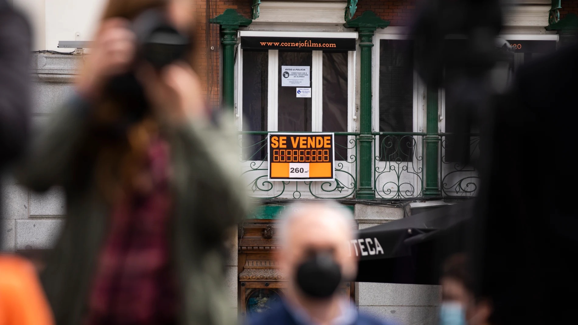 Cartel de "Se vende" en una vivienda de Madrid