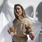 Teresa Bass con chándal de algodón en tono beige/ Instagram @teresa_bass