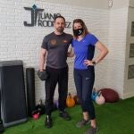 Santiago Abascal junto a Marta Palomar, su entrenadora personal