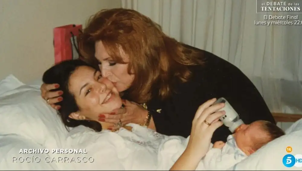 Rocío Carrasco y Rocío Jurado tras el nacimiento de David