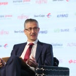 El gobernador del Banco de España, Pablo Hernández de Cos, interviene durante un Desayuno Informativo de Europa Press