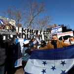Un grupo de personas celebró la condena de Tony Hernadez en la Corte Federal de Nueva York