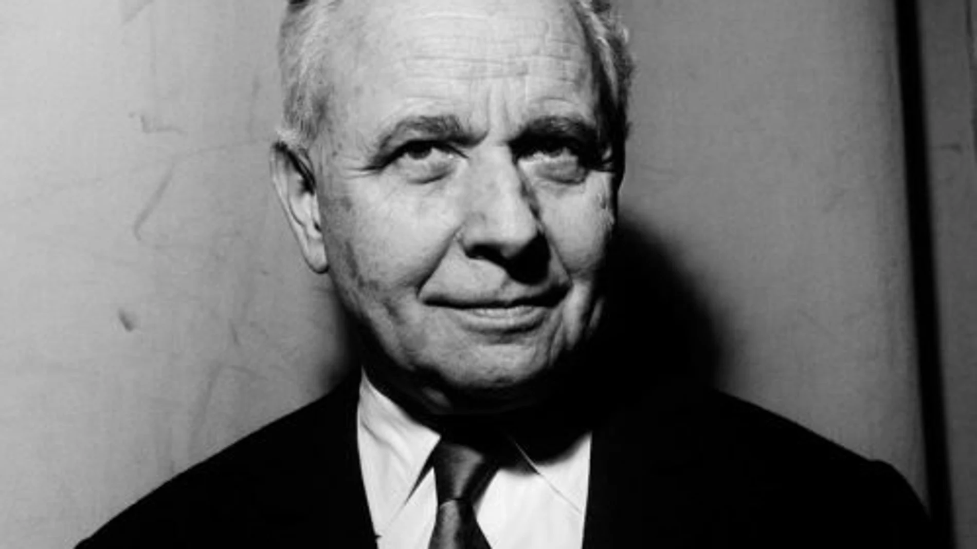 El poeta Louis Aragon fue uno de los artistas surrealistas que tomó partido contra el nazismo y formó parte de la resistencia francesa