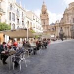 La Región de Murcia roza los 400 contagios de covid en una jornada con un fallecido
