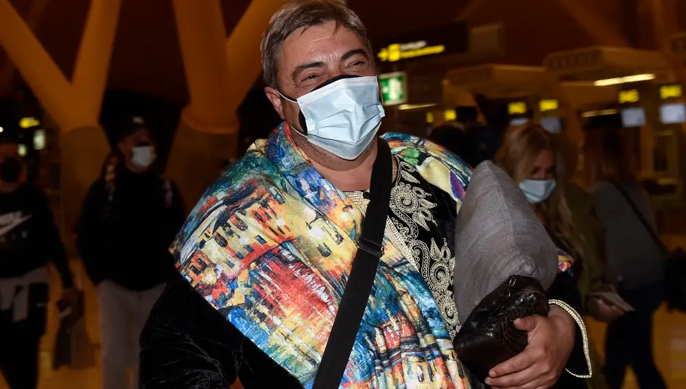 Antonio Canales, en el aeropuerto
