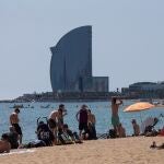 Vista de la playa de la Barceloneta en Barcelona