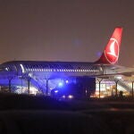 Las autoridades procedieron al desalojo del avión de Turkish Airlines en el aeropuerto internacional de Varsovia-Chopin