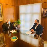 Los presidentes de Fundación Caja Rural del Sur de Huelva, José Luis García-Palacios Álvarez, y de la Academia Iberoamericana de La Rábida, Sixto Romero Sánchez, en la firma del convenio de colaboración