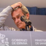 El director del Centro de Alertas y Emergencias Sanitarias (CCAES), Fernando Simón durante una rueda de prensa convocada ante los medios, a 5 de abril de 2021, en el Ministerio de Sanidad, Madrid, (España). Simón ha avisado de que en la mayoría de las comunidades autónomas se está produciendo un incremento de los contagios del coronavirus e, incluso, de la presión hospitalaria.05 ABRIL 2021EUROPA PRESS/R.Rubio.POOL05/04/2021