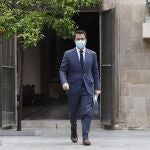 El vicepresidente del Govern i presidente de la Generalitat en funciones, Pere Aragonés, se dirige hacia la reunión semanal del gobierno de la Generalitat.