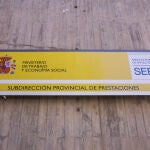 Cartel de una oficina del SEPE el día en el que se han conocido los datos de paro de marzo