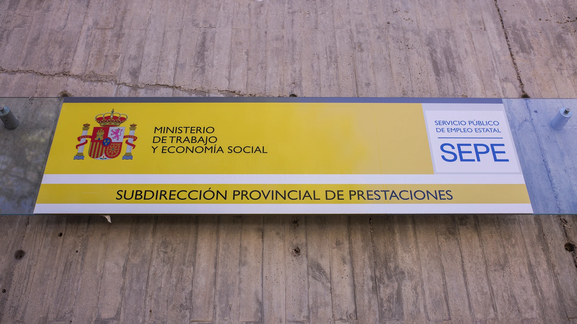 Cartel de una oficina del SEPE el día en el que se han conocido los datos de paro de marzo