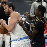 Marc Gasol dominó la zona en el partido que los Lakers ganaron a los Raptors