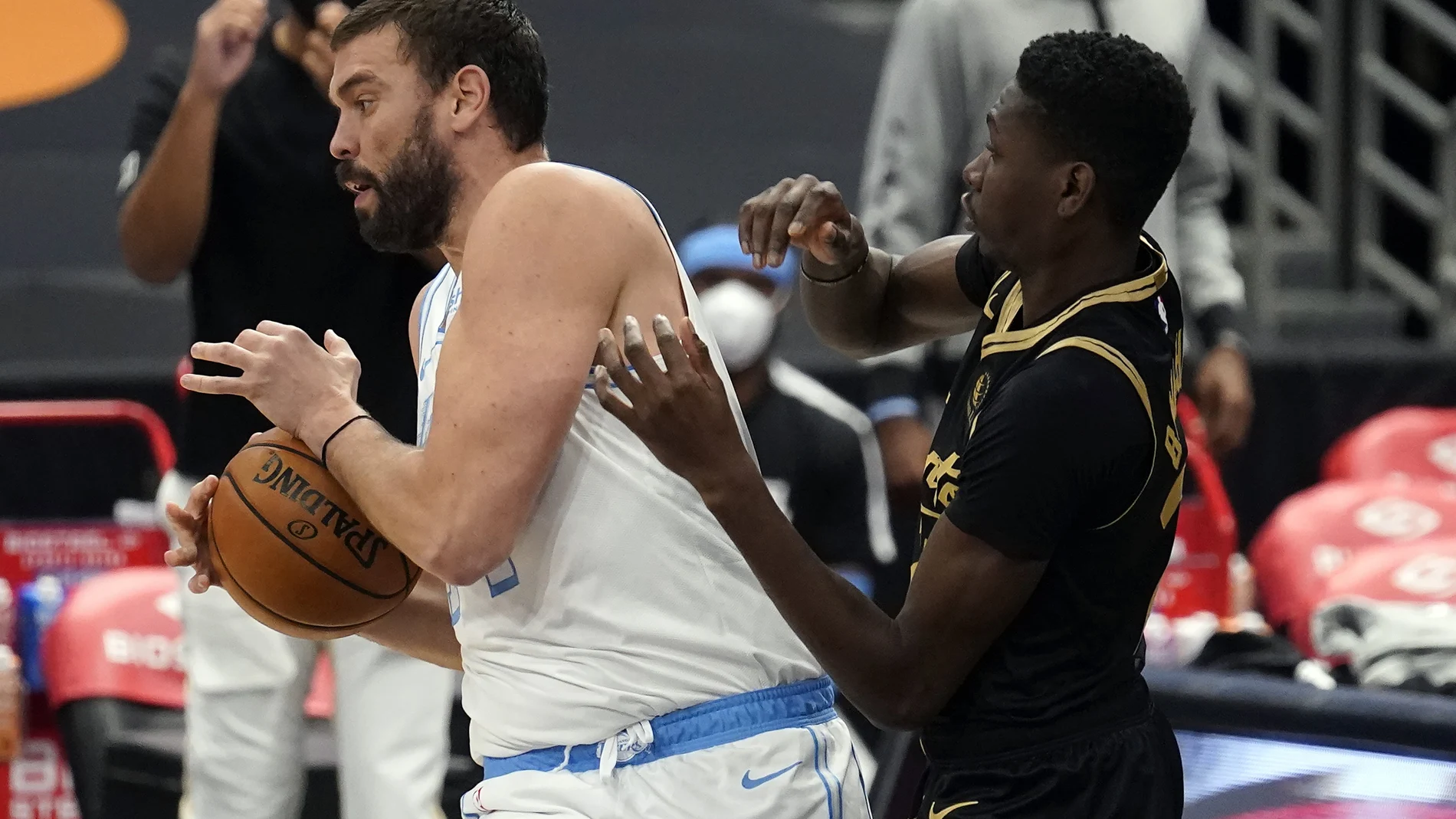 Marc Gasol dominó la zona en el partido que los Lakers ganaron a los Raptors