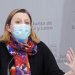 La consejera de Familia e Igualdad de Oportunidades, Isabel Blanco, explica el proyecto de ley
