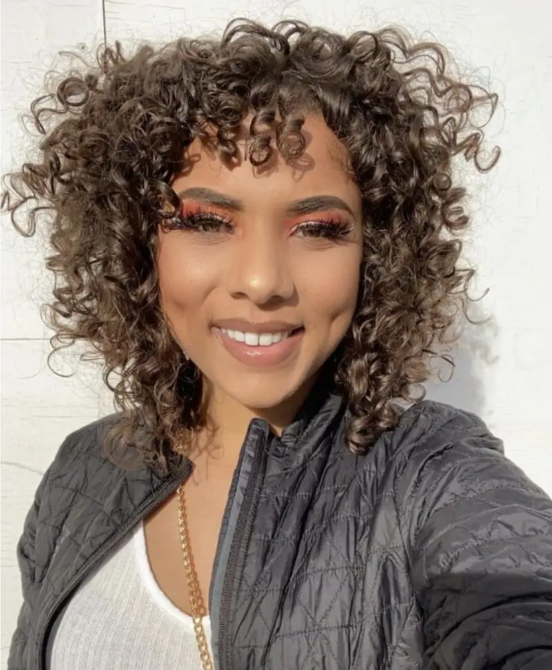 La influencer BreAnna Dona’e con llamativo corte de pelo rizado/ Instagram @heydonae