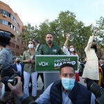 Abascal, Monasterio y Olona, ayer durante el mitin en Vallecas