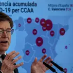 El president Ximo Puig durante la rueda de prensa ofrecida tras la reunión Interdepartamental de la Generalitat para la Prevención y Actuación ante la covid-19 para revisar las restricciones vigentes contra la pandemia y acordar si flexibiliza alguna de ellas