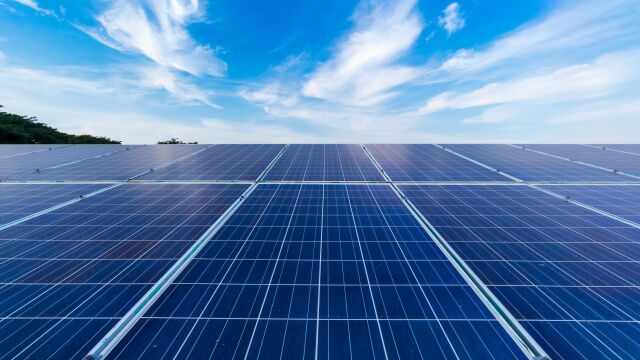 La energía renovable reduce notablemente el coste de la producción de la electricidad