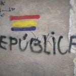 La izquierda reivindica un régimen que actuó con soberbia y discriminó a la mitad de los españoles
