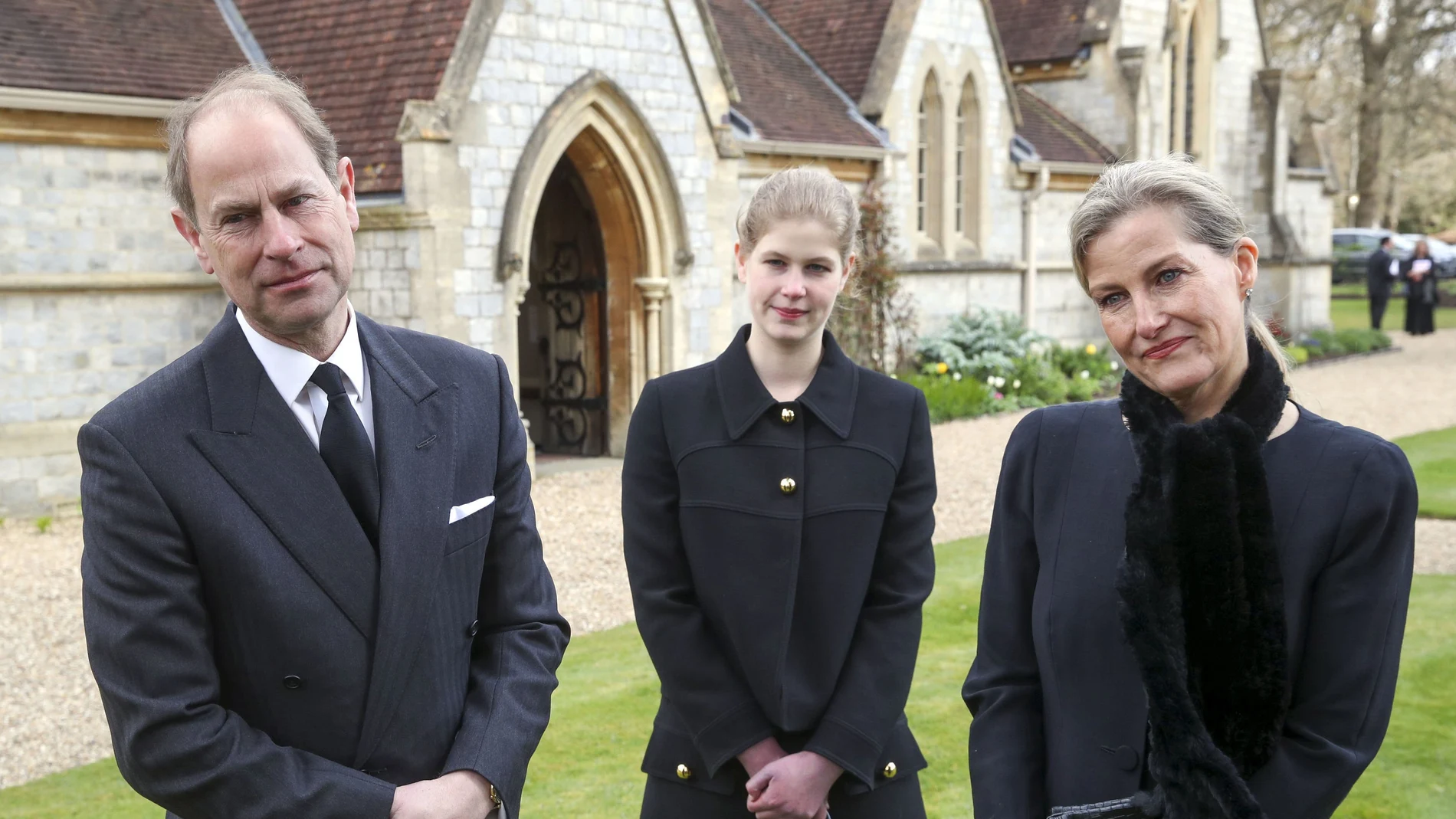 Los duques de Wessex, junto a su hija Lady Louise Windsor (Steve Parsons/Pool Photo via AP)