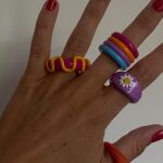Claudia Parrast con anillos de Concept Trece