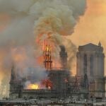 La catedral de Notre Dame, durante el incendio que sufrió en 2019