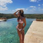 Marta Vidaurreta con bikini de Robin Collection.