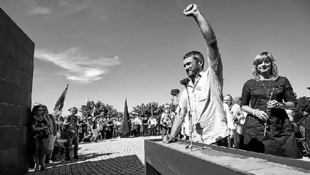 Sartaguda recuerda a los fusilados en 1936 y homenajea a los impulsores de las prieras exhumaciones