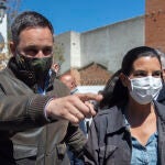 El presidente de Vox, Santiago Abascal y la candidata de la formación a la Presidencia de la Comunidad de Madrid, Rocío Monasterio