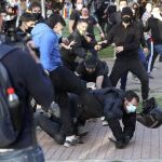 Momento de la agresión al agente de Policía