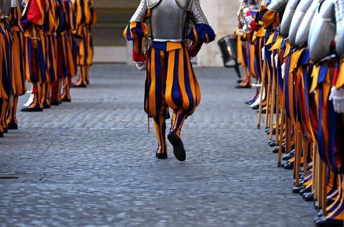 Imagen de la Guardia Suiza durante una ceremonia de juramento