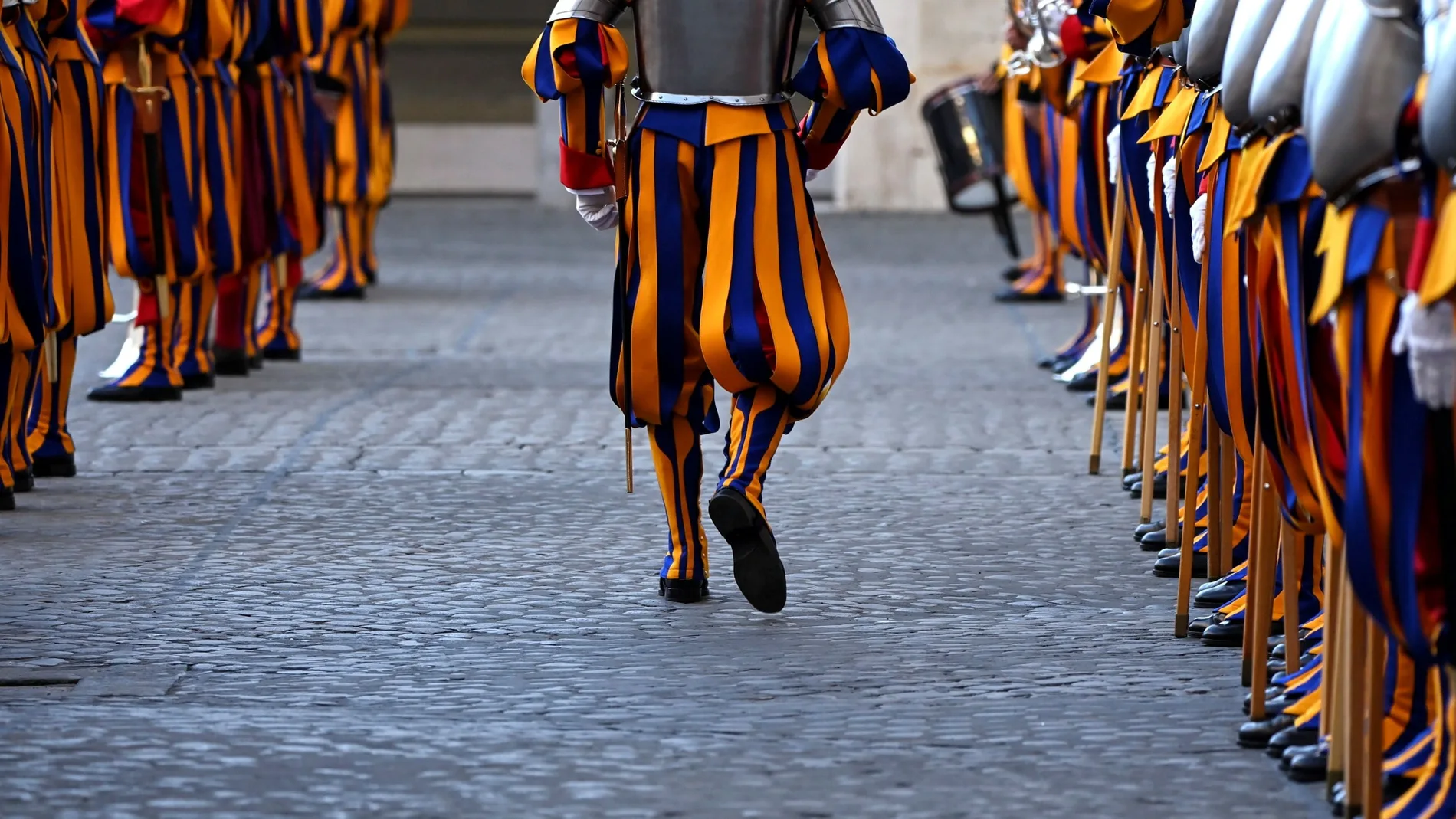 Imagen de la Guardia Suiza durante una ceremonia de juramento