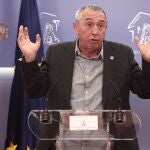 El diputado de Compromís en el Congreso, Joan Baldoví, interviene en una rueda de prensa anterior a una Junta de Portavoces convocada en el Congreso de los Diputados