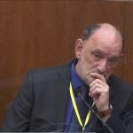 El doctor David Fowler durante su intervención en el juicio