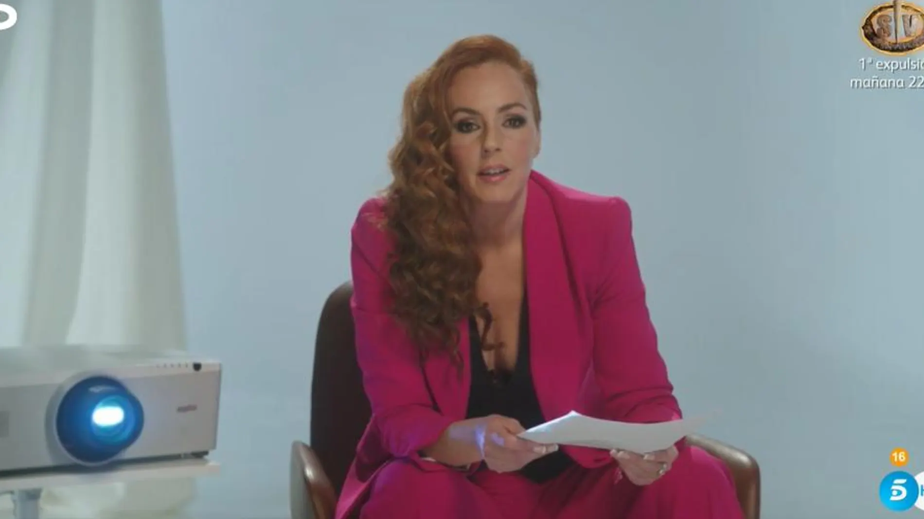 Rocío Carrasco con el traje rosa que ha lucido en 'Rocío, contar la verdad para seguir viva'
