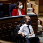 El portavoz de Unidas Podemos, Pablo Echenique este miércoles en el Congreso donde defenderá el Plan de Recuperación, Transformación y Resiliencia de la economía para hacer frente a la crisis provocada por la pandemia de coronavirus y dispuesto a no prorrogar el estado de alarma más allá del 9 de mayo