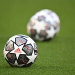 Imagen de los balones de la Champions League en la previa del partido entre Liverpool y Real Madrid.